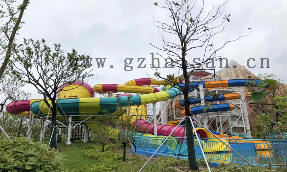 水上乐园设计的夜间烟花和灯光秀如何增添浪漫？